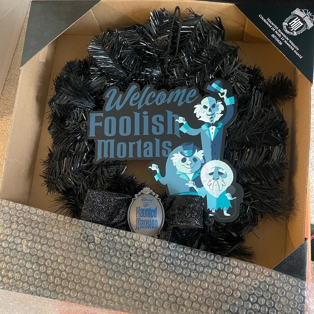 Disney Haunted Mansion Black Holiday Wreath